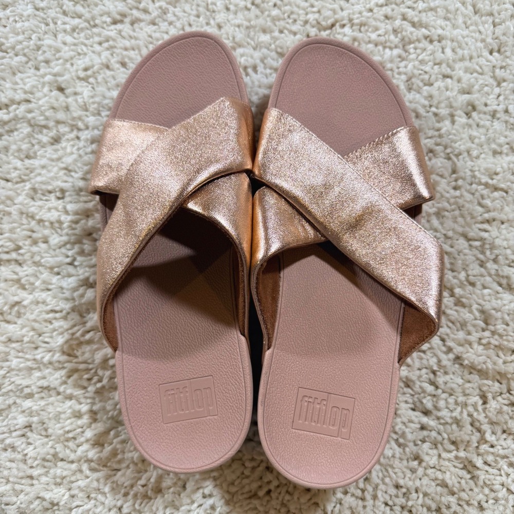 NWOT FitFlop Lulu Cross Rose Gold Metallic Slide Sandals 9 Summer Beach Ortho